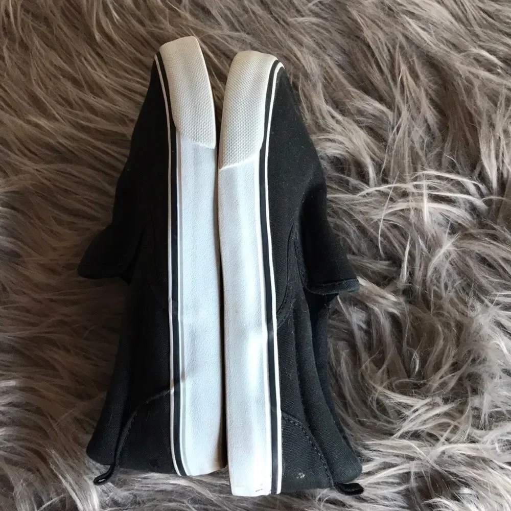 Old Navy canvas slip on shoes girls 1 black